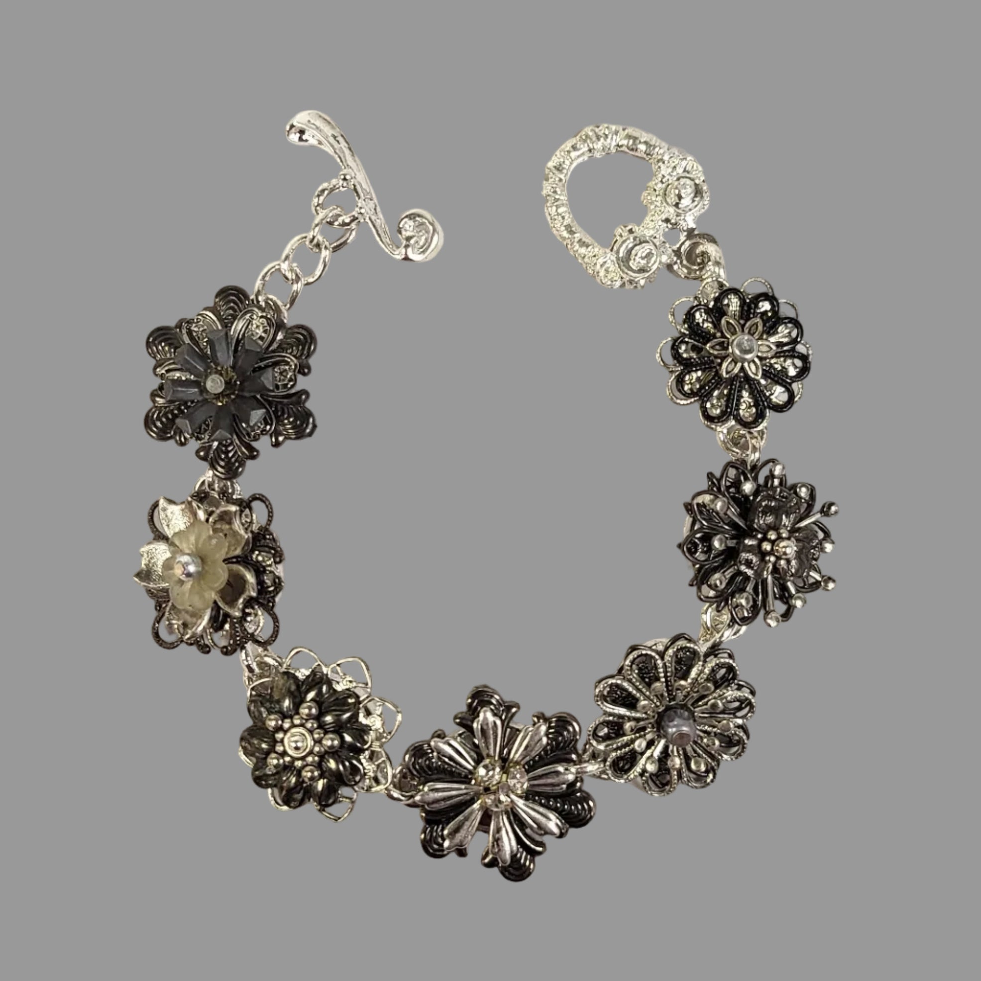 Metallic link bracelet