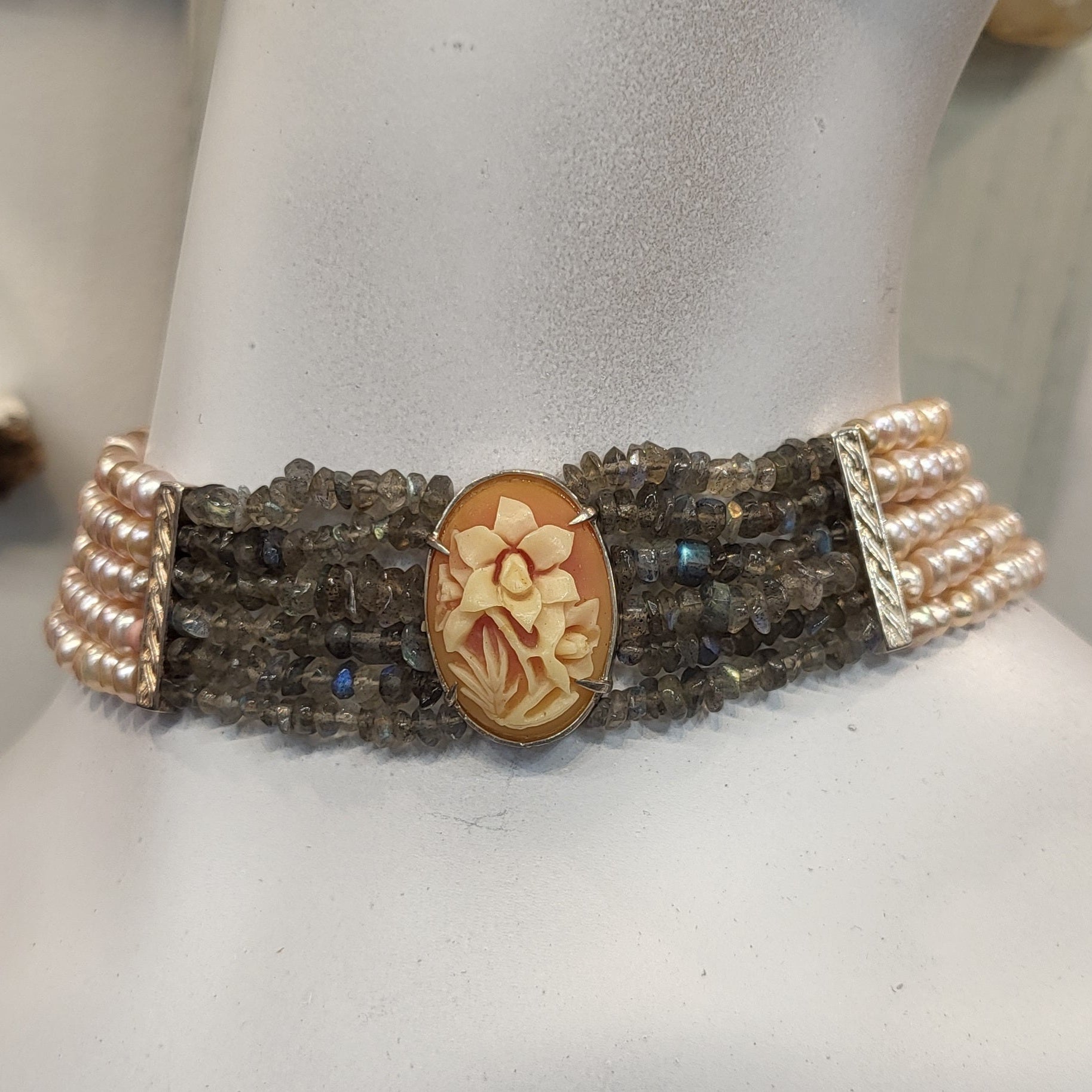 Dahlia Choker