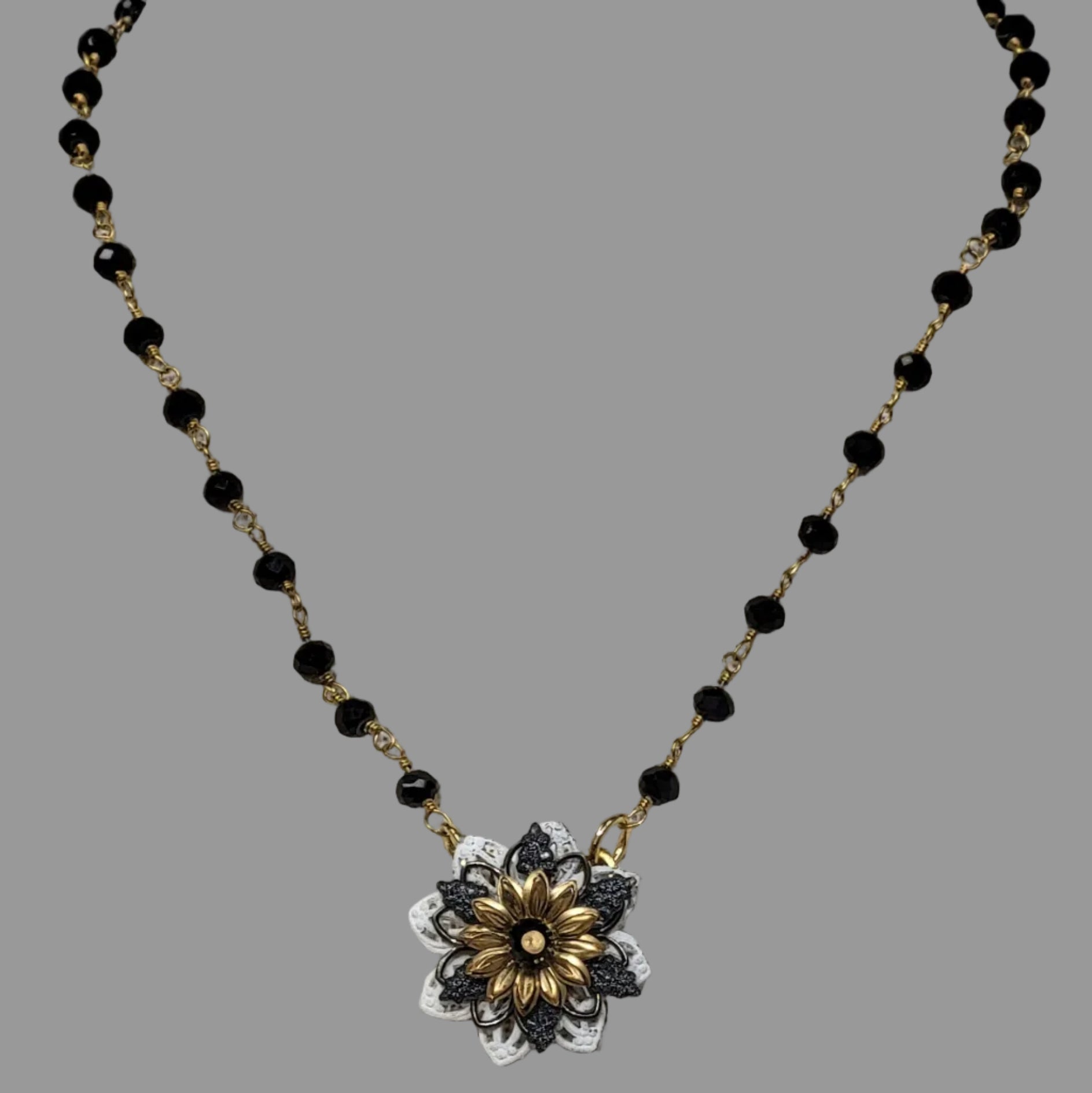 Frida Pendant: Black and White