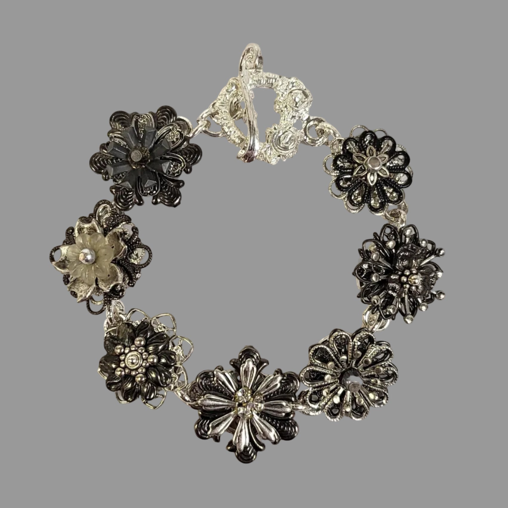 Metallic link bracelet