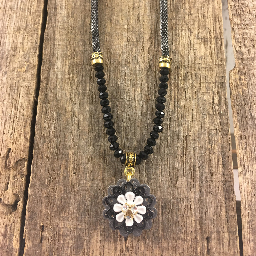 Mesh Pendant - Black & White Necklace
